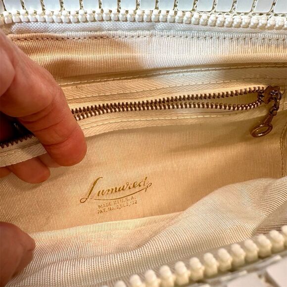 1960s Lumured Creamy White Tote Bag, Tile Mesh Zipper Closure double Handles - Picture 11 of 14